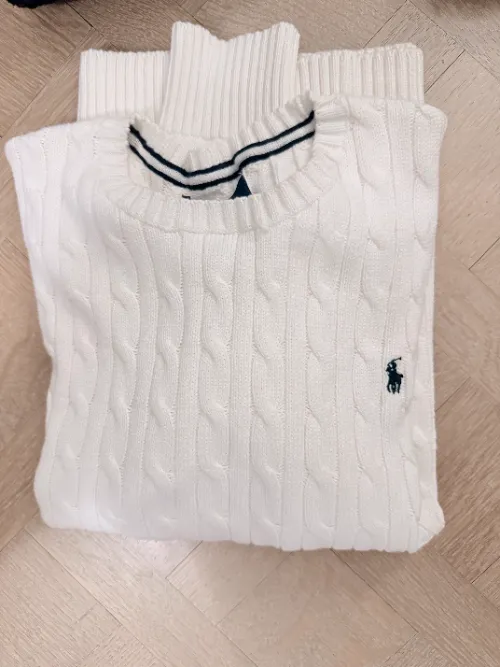 The original white wool sweatshirt saved in Lavo